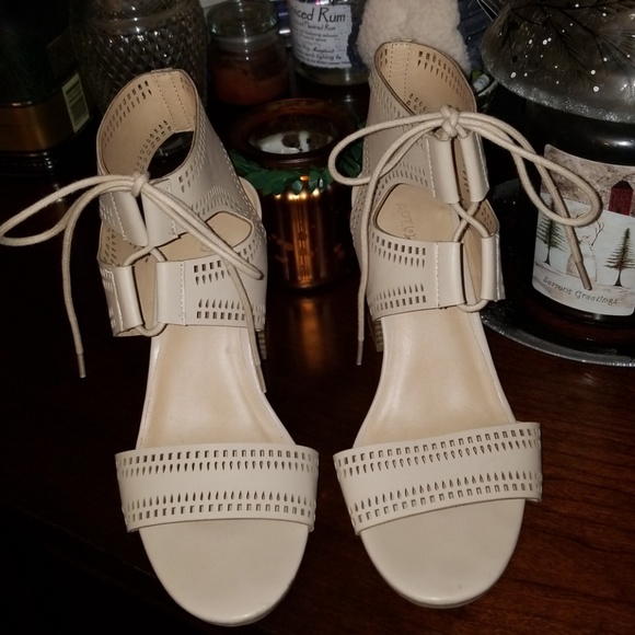 Kohl's Shoes - Cute cream heeled sandals